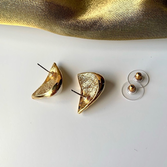 Pearl and sparkle gold tone earrings - Picture 3 of 5